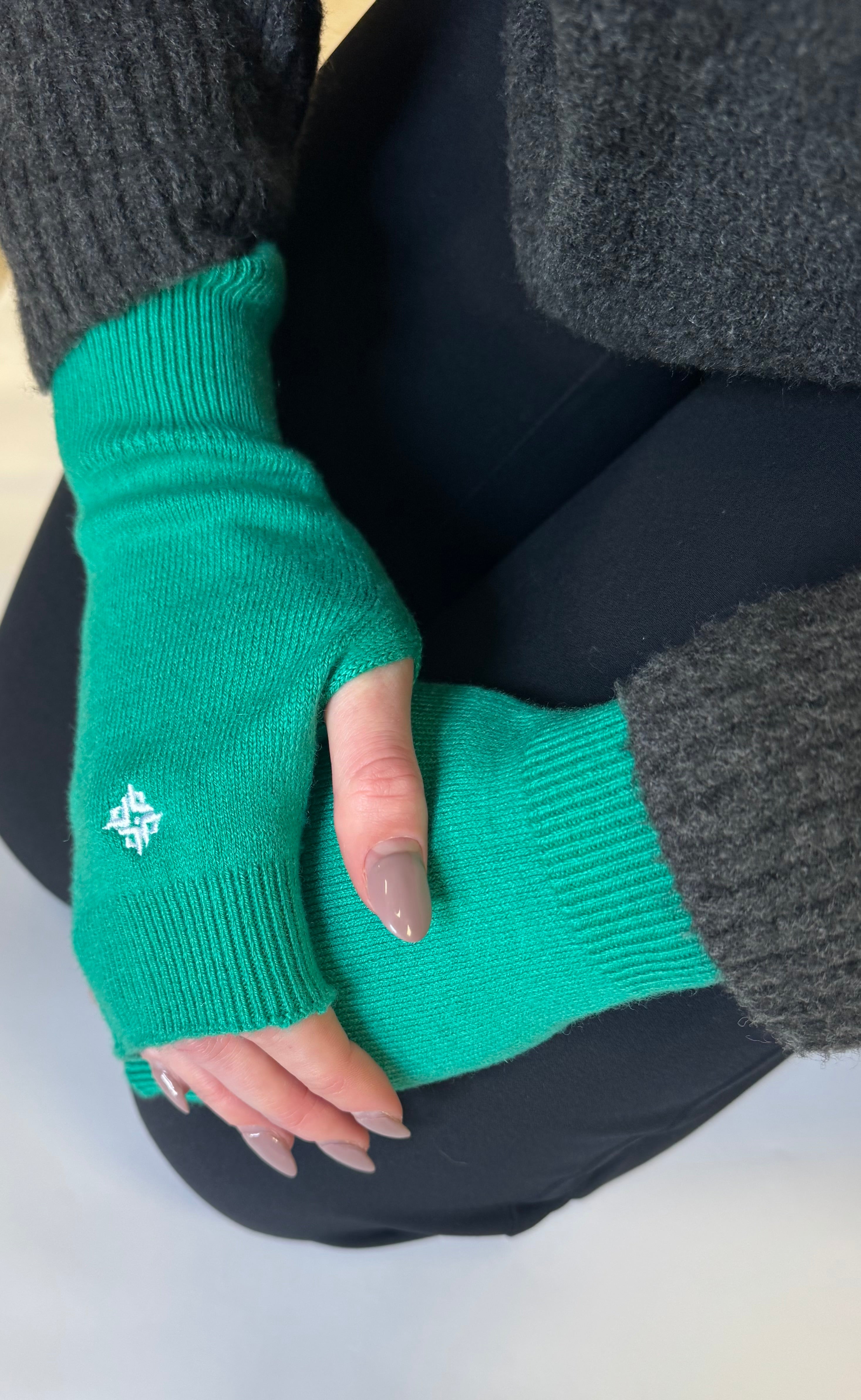 Women's Merino Wool Wrist Warmers - Emerald