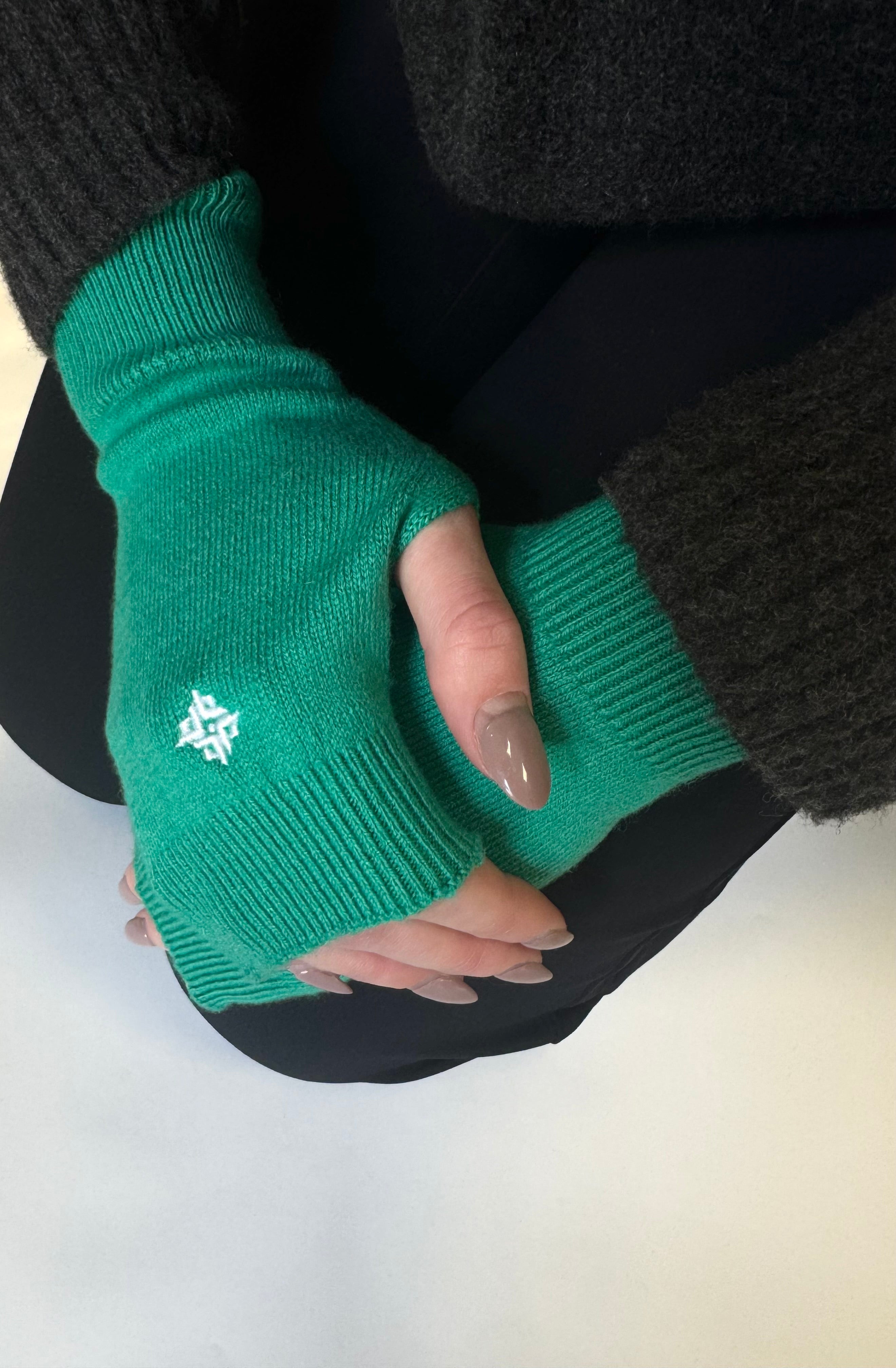 Women's Merino Wool Wrist Warmers - Emerald