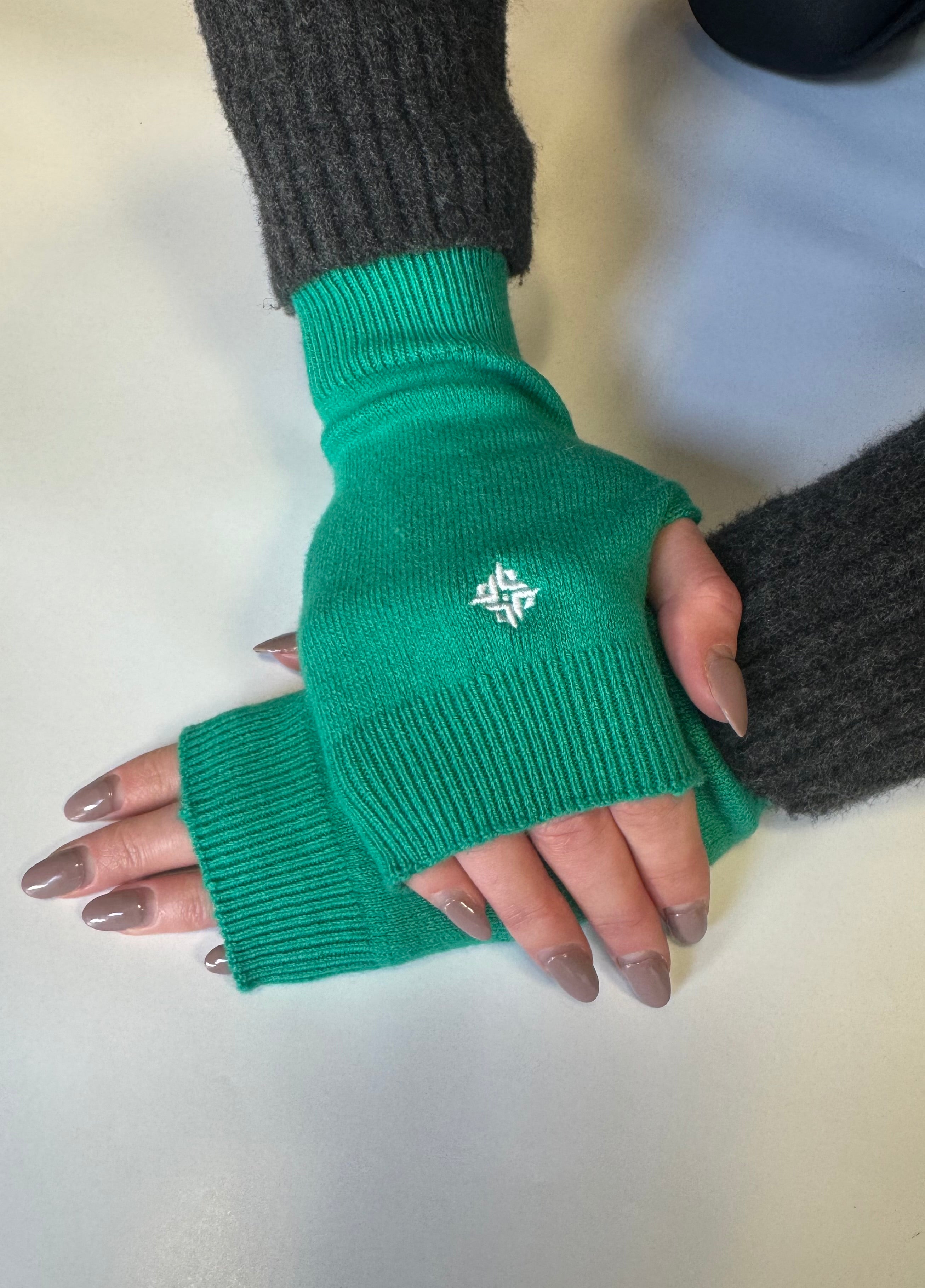 Women's Merino Wool Wrist Warmers - Emerald